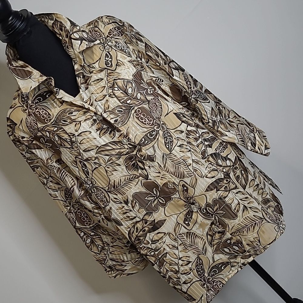 BonWorth sz M button front shirt with camisole sewn in